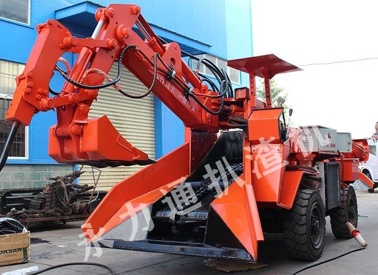 2永力通輪式扒渣機發(fā)車.jpg 2永力通輪式扒渣機發(fā)車.jpg